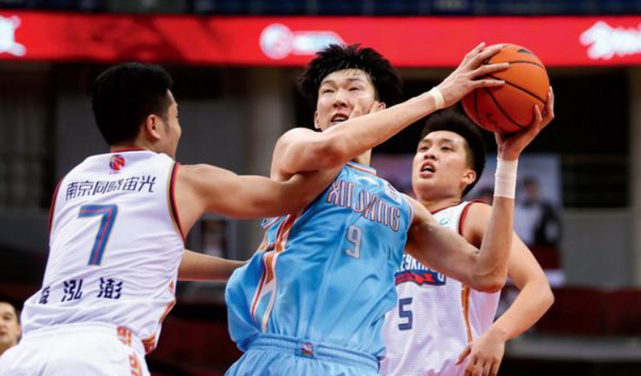 安卓版关于新疆广汇发布备战花絮,冲刺阶段内部沟通,CBA季后赛任务艰巨,赛程密集仍需轮换的信息